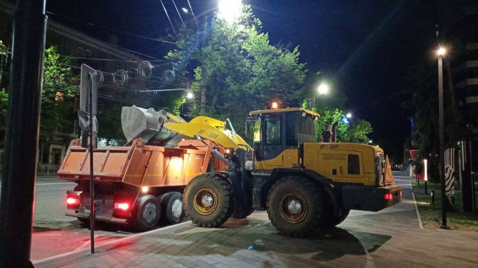 Более 100 коммунальных машин вышли на уборку Воронежа после празднования Дня Победы
