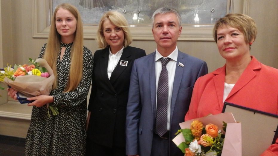 Художница из Семилукского района победила во всероссийском конкурсе «Слава России»