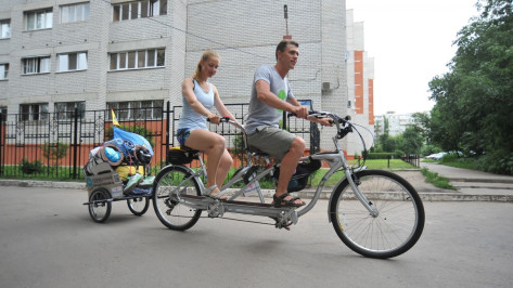 Проехавшие тысячу километров на велотандеме петербуржцы сделали остановку в Воронеже