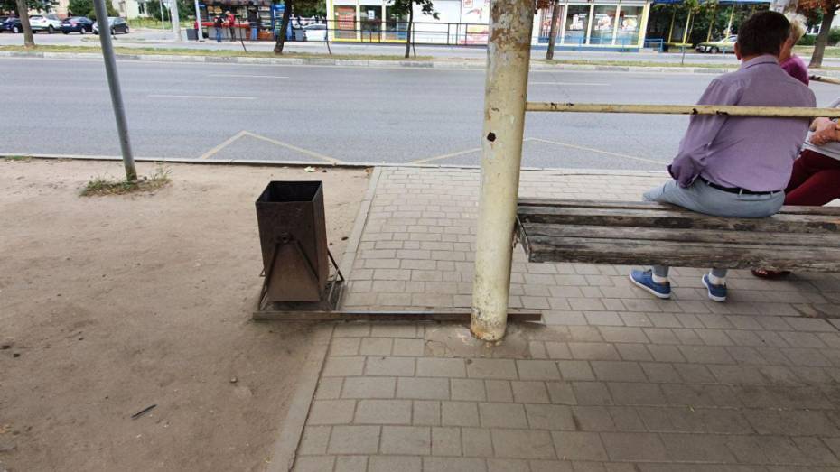 Жительница Воронежа обвинила коммунальщиков в своем падении на остановке «17-й квартал»