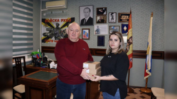 Из Лисок в зону СВО передали рации и стройматериалы