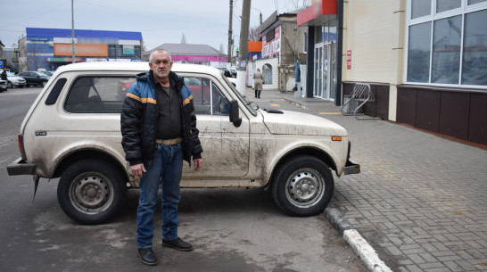 Житель калачеевского села Ширяево передал автомобиль участнику СВО