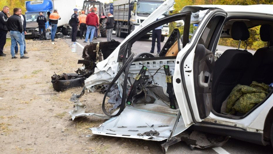 Две «Газели» и Ford столкнулись в Воронежской области: погиб один из водителей