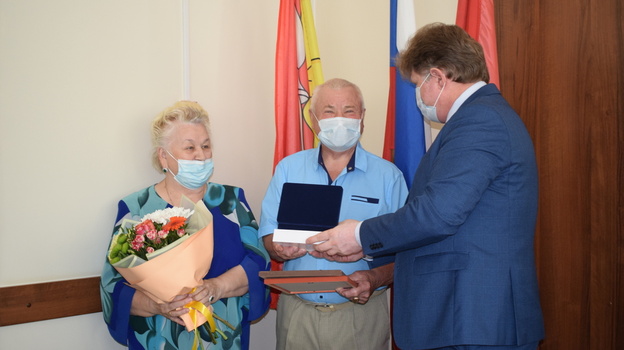 Золотым юбилярам совместной жизни из Борисоглебска вручили медаль «За любовь и верность»