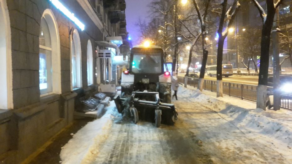 Коммунальщики за выходные вывезли с улиц Воронежа 16,4 тыс кубометров снега