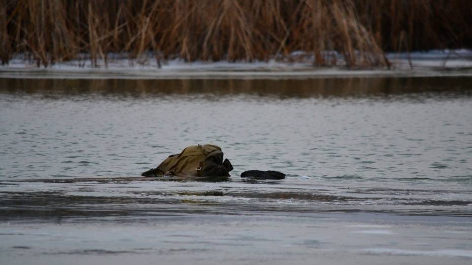 В Воронежской области полицейские спасли провалившегося под лед рыбака