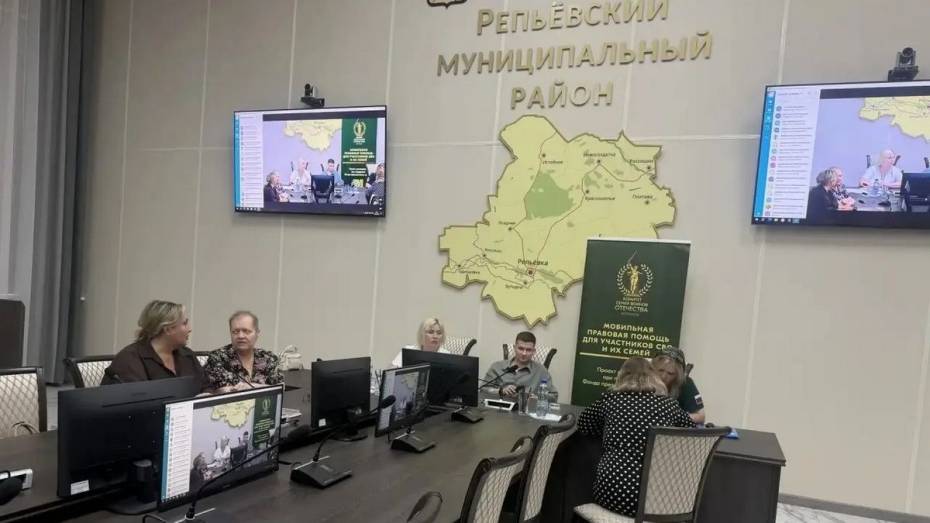 В Репьевском районе юристы «Правомобиля» встретились с семьями участников СВО