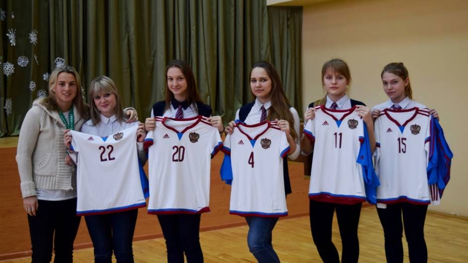 Каширские школьники получили подарок от чемпионки России по футболу
