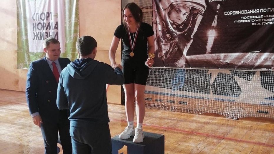 Поворинская спортсменка завоевала «золото» на областных соревнованиях по гиревому спорту