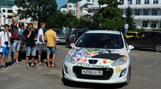 Через Воронеж прошел международный автопробег, участники которого помогают детским домам