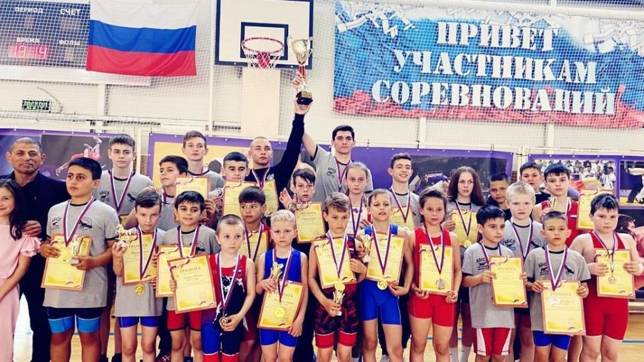 Панинские борцы завоевали 38 медалей на первом открытом турнире на кубок главы района