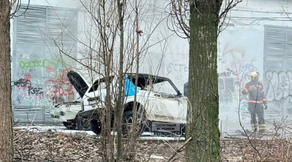 Воронежцы сняли на видео горящие машины на улице Владимира Невского