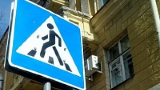 В центре Воронежа под колеса Kia попала девушка