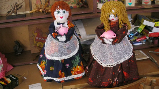 Жительница Нижнедевицка учит детей шить кукол