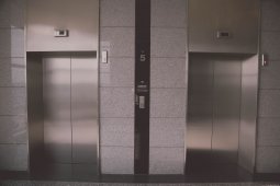В Воронеже и Нововоронеже заменят 100 лифтов в 26 многоэтажках