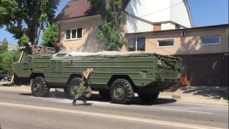 В Воронеже загоревшаяся военная машина спровоцировала пробку на улице Грамши