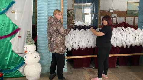 В ДК борисоглебского села Богана организовали пункт по плетению масксетей