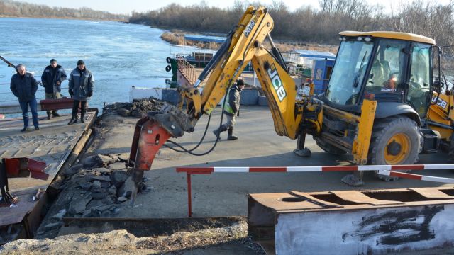 Движение по понтонному мосту в Богучарском районе закрыли