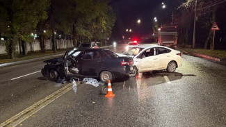 В Воронеже в массовой аварии пострадали 2 водителя