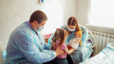 «Контактная, улыбчивая, про маму не спрашивает»: в суде рассказали о состоянии 3-летней девочки, брошенной в Воронеже