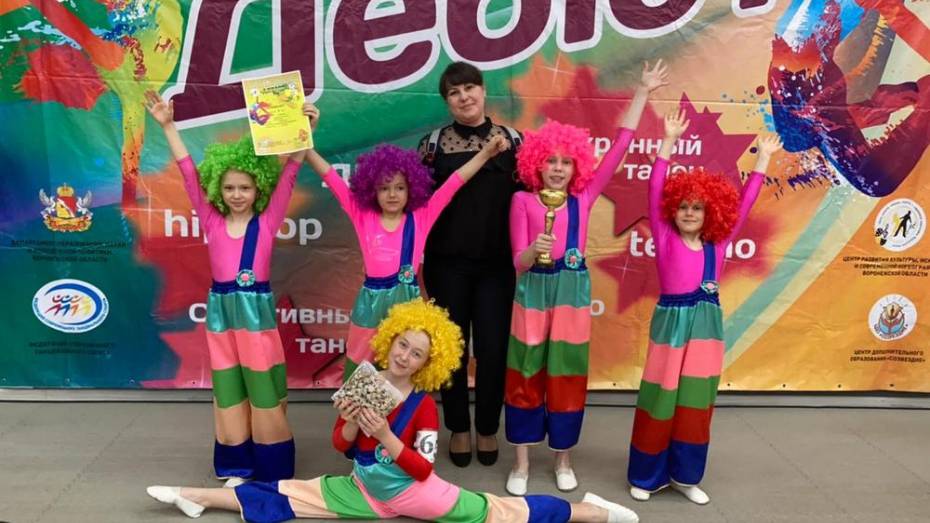Эртильский коллектив привез «серебро» с областного танцевального турнира «Дебют-2021»