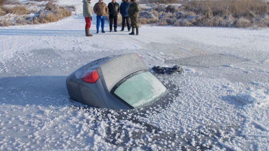 Водитель провалившейся под Воронежем машины хотел развлечь брата поездкой по льду