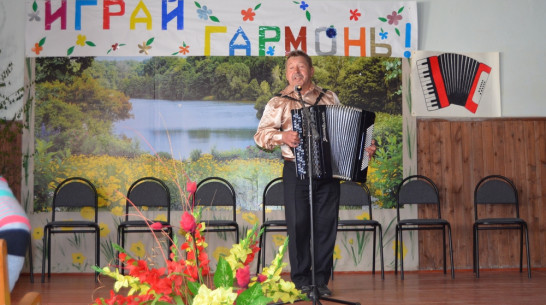 В семилукское село съехались гармонисты и частушечники из двух областей