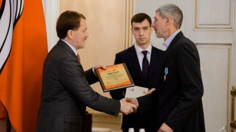 Победители воронежского конкурса «Золотые руки» получили награды от губернатора