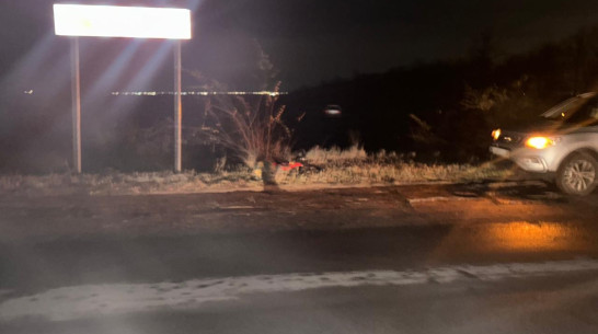 Под Воронежем женщина на Toyota вылетела с дороги