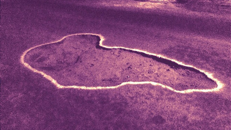 Воронежец обвел белой краской опасные ямы на дороге