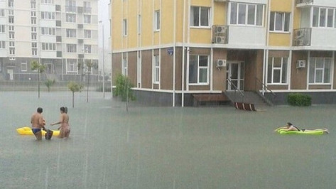 В Сочи из-за наводнения ввели режим ЧС