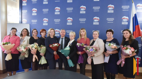 Депутат Госдумы Евгений Ревенко встретился с матерями и женами участников СВО из Воронежской области