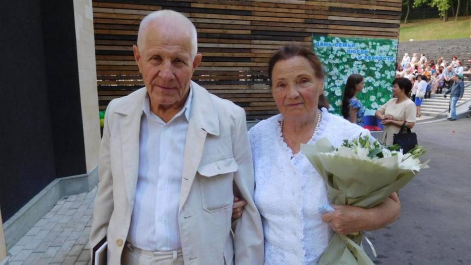 В Воронежской области 13 пар удостоились медалей «За любовь и верность»