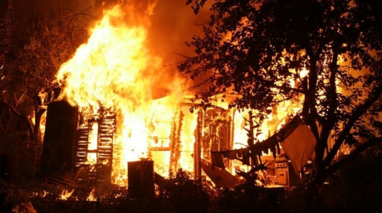 В Лисках за одну ночь сгорело пять сараев