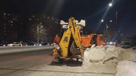 Из Воронежа в ночь на 11 февраля вывезли более 9,3 тыс кубометров снега