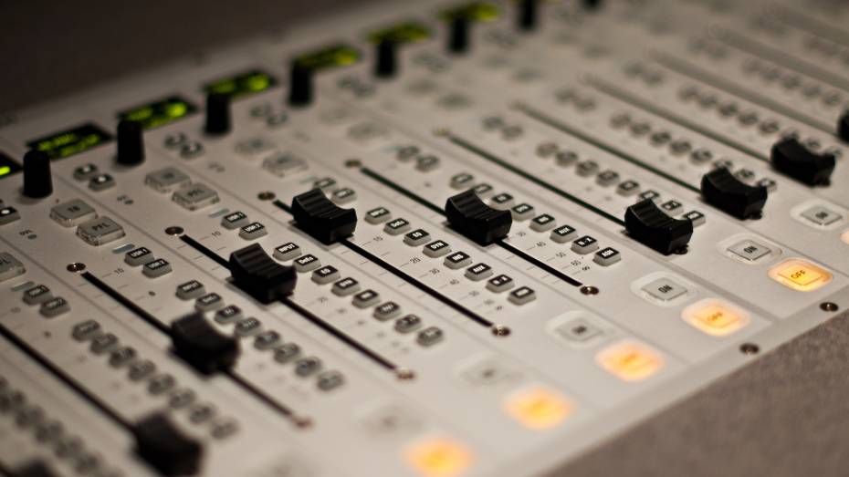 Городское радио в Воронеже может закрыться из-за запрета аудиорекламы на улицах