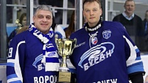 Болельщики «Бурана» назвали лучшего хоккеиста сезона и «лучшего друга Воронежа»