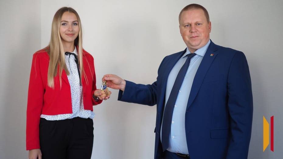 Служебное жилье получила молодой терапевт Подгоренской райбольницы