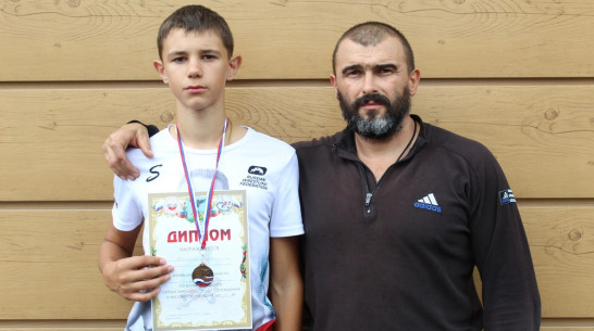 Репьевский спортсмен выиграл «бронзу» в открытом турнире по вольной борьбе