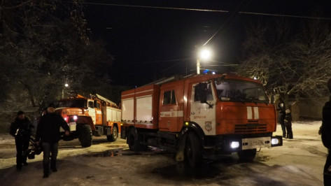 При пожаре в Воронеже на улице Артамонова получил ожоги мужчина