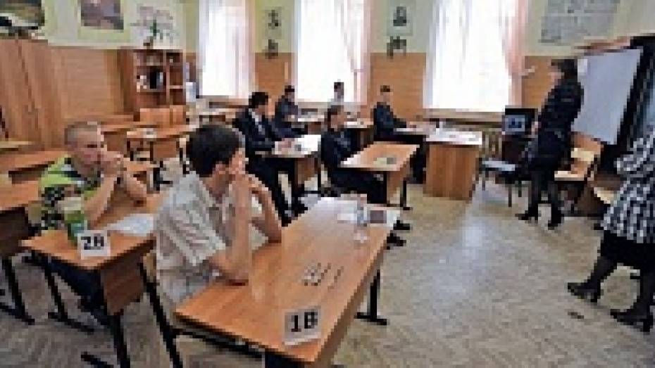 В Воронежской области на ЕГЭ по литературе школьник попался на шпаргалке