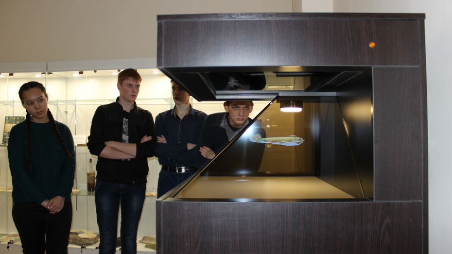 В школе Таловского района открыли краеведческий музей с голографической 3D-пирамидой