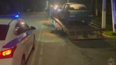 В Воронежской области задержали 17-летнего пьяного подростка на «Ладе» с подложными номерами: видео