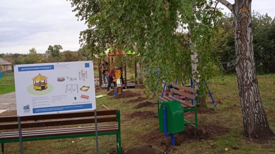 На пустыре в петропавловском хуторе Огарев обустроили детскую площадку