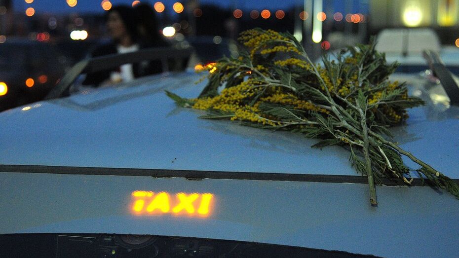 Воронежские таксисты провели массовую акцию против снижения тарифов на перевозки
