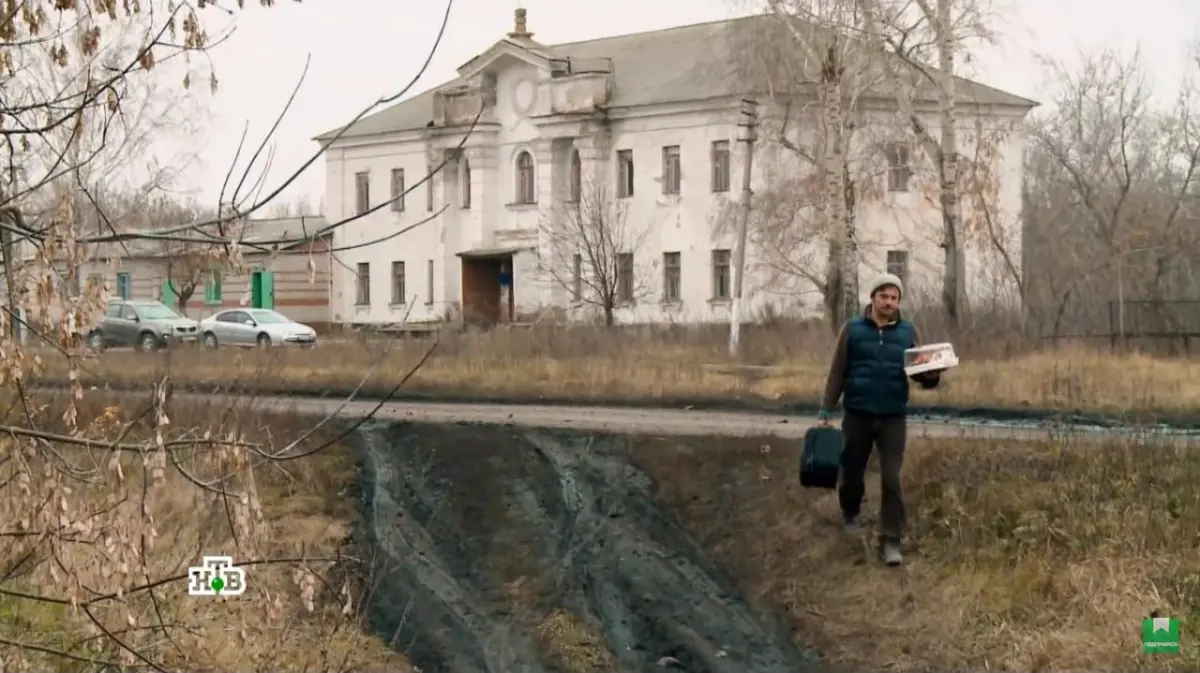 Актер Сергей Астахов показал телезрителям места детства в родном селе  Воронежской области