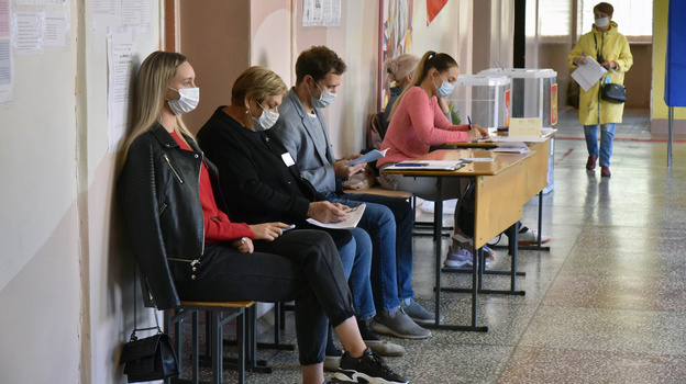 В масках и под камерами: как в Воронеже проходит первый день голосования