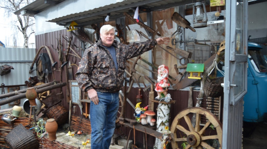 Житель Семилук сделал во дворе дома музей предметов старины