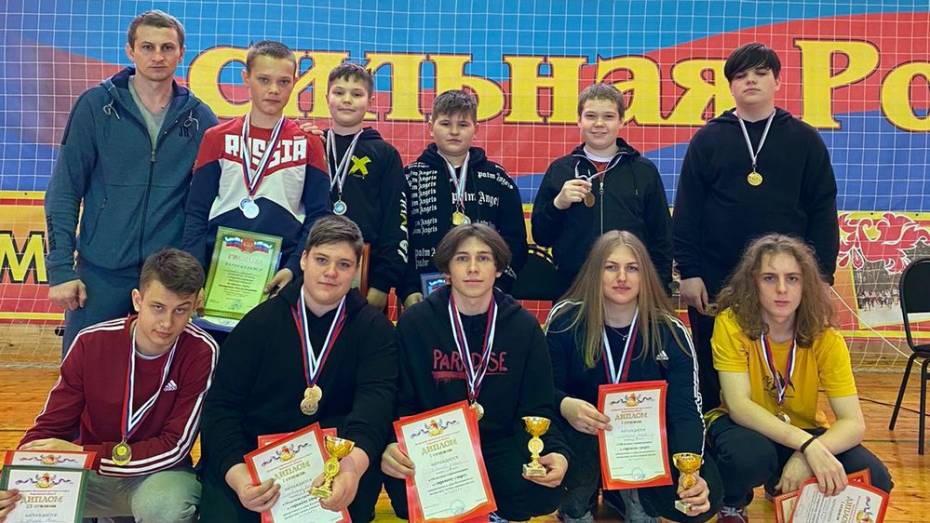Богучарские гиревики завоевали 3 золотые медали на областных соревнованиях