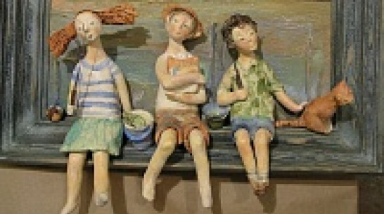 Воронежцам покажут фигурки и картины из керамики